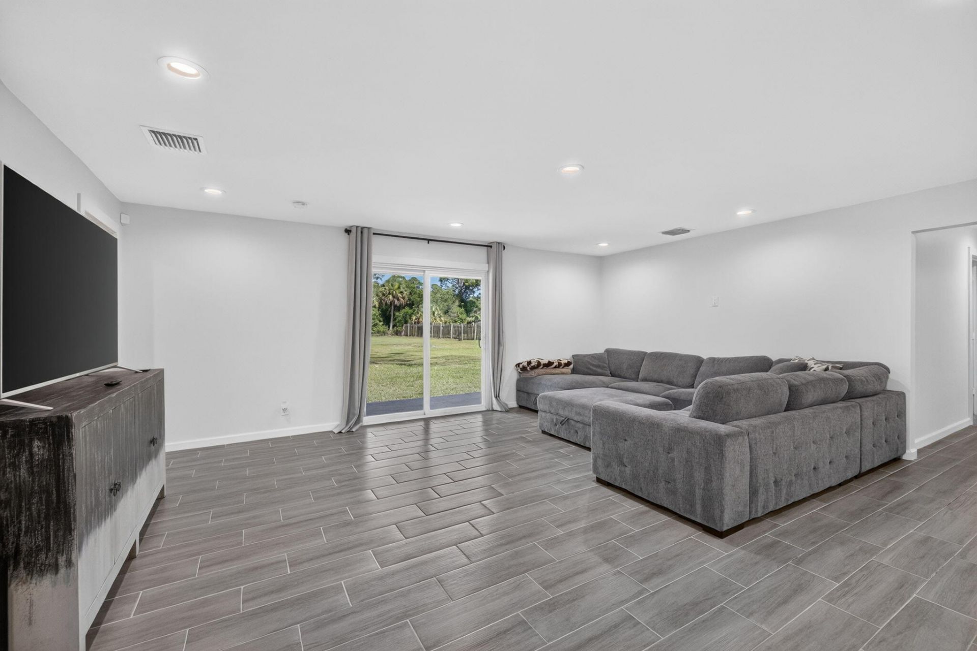 5912 Pinetree Drive, Fort Pierce, FL 34982 Photo