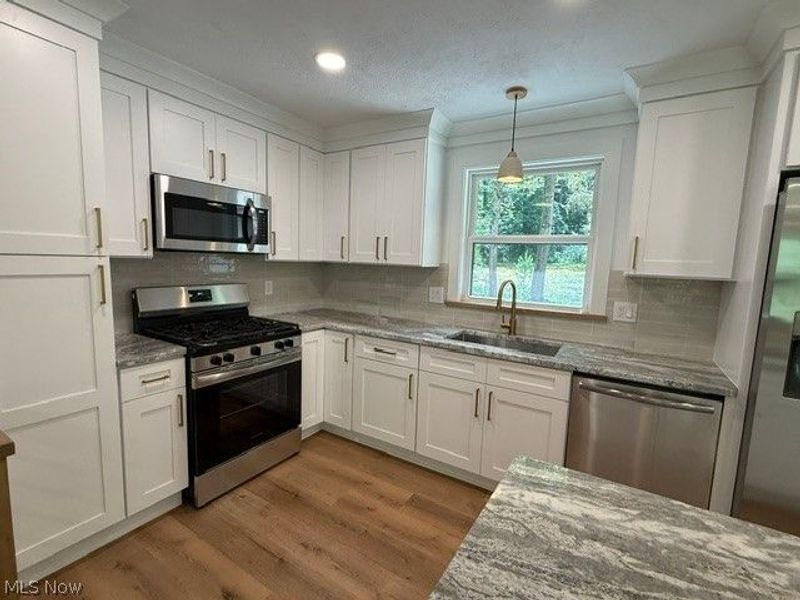 12173 Bradford Drive, Chardon, OH 44024 Photo 4