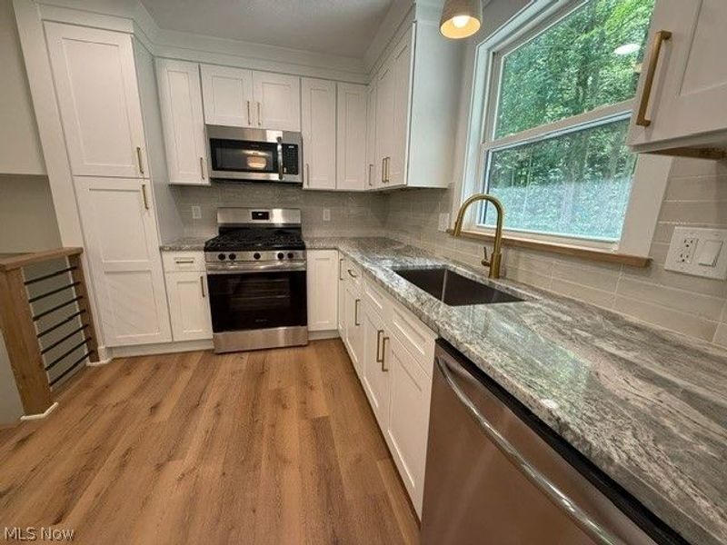 12173 Bradford Drive, Chardon, OH 44024 Photo 5