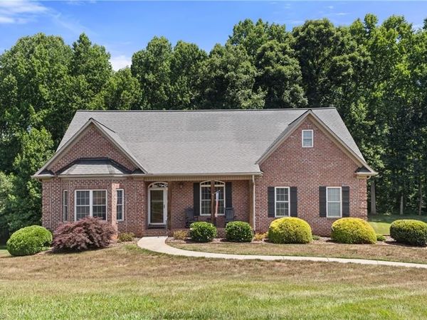 134 Graywood Court , Advance, NC 27006