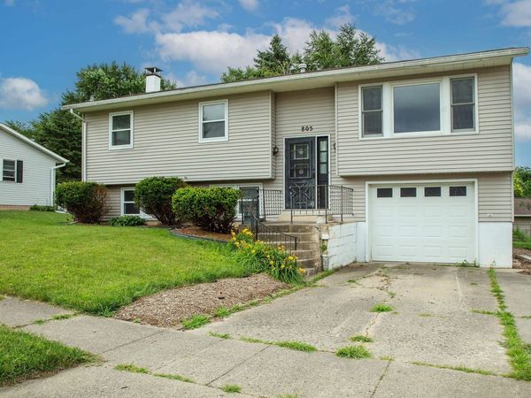 805 9th Ave NW , Waverly, IA 50677