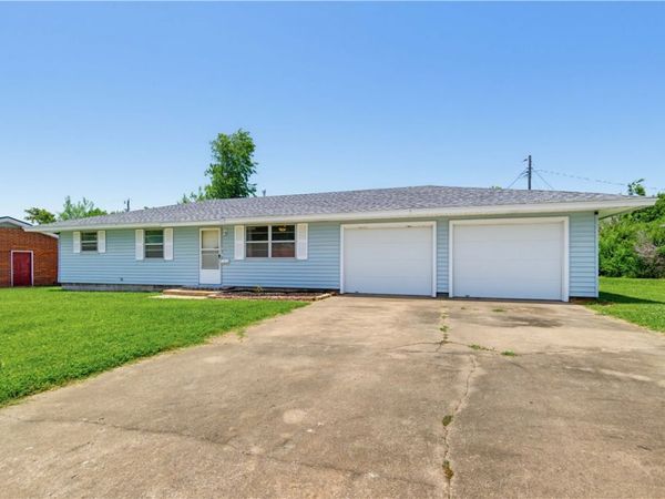 920 N 11th Street, Rogers, AR 72756