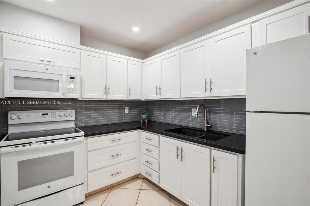 6209 Bay Club Dr, Unit 4, Fort Lauderdale, FL 33308 Photo