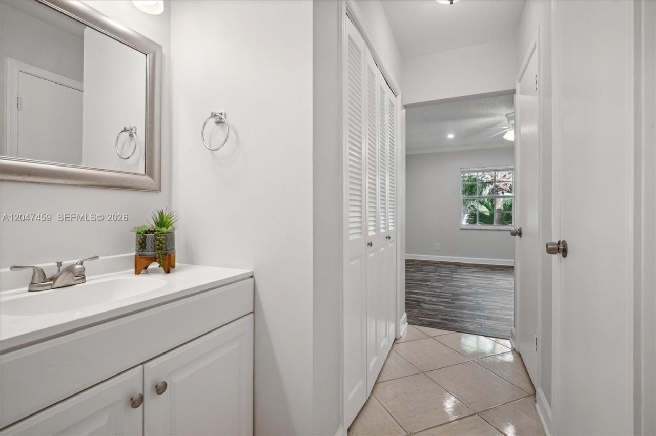 6209 Bay Club Dr, Unit 4, Fort Lauderdale, FL 33308 Photo