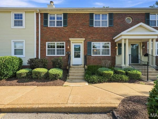 8907 Wrenwood Lane, Brentwood, MO 63144