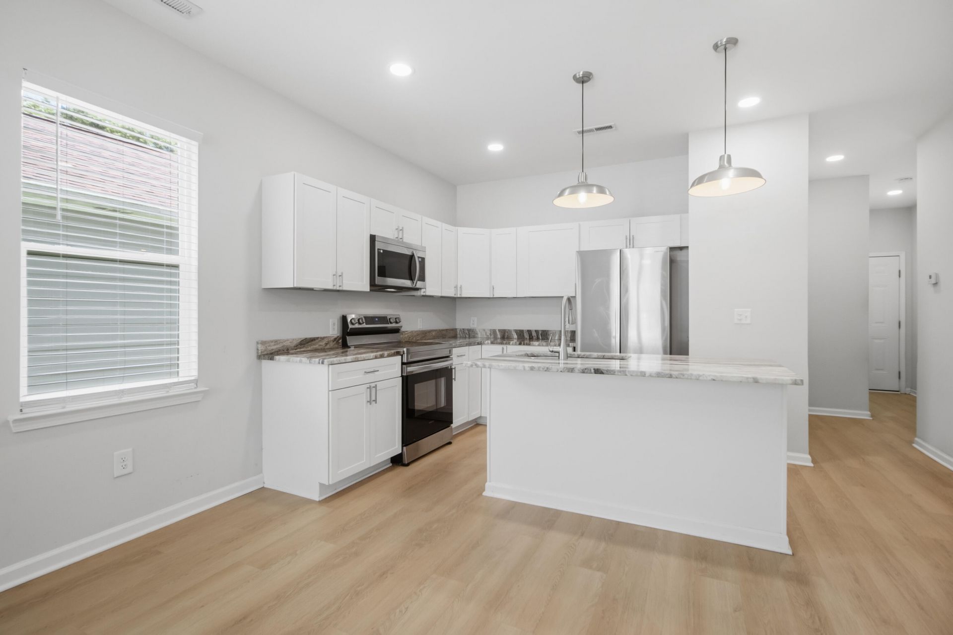 2044 Echo Avenue Photo 10