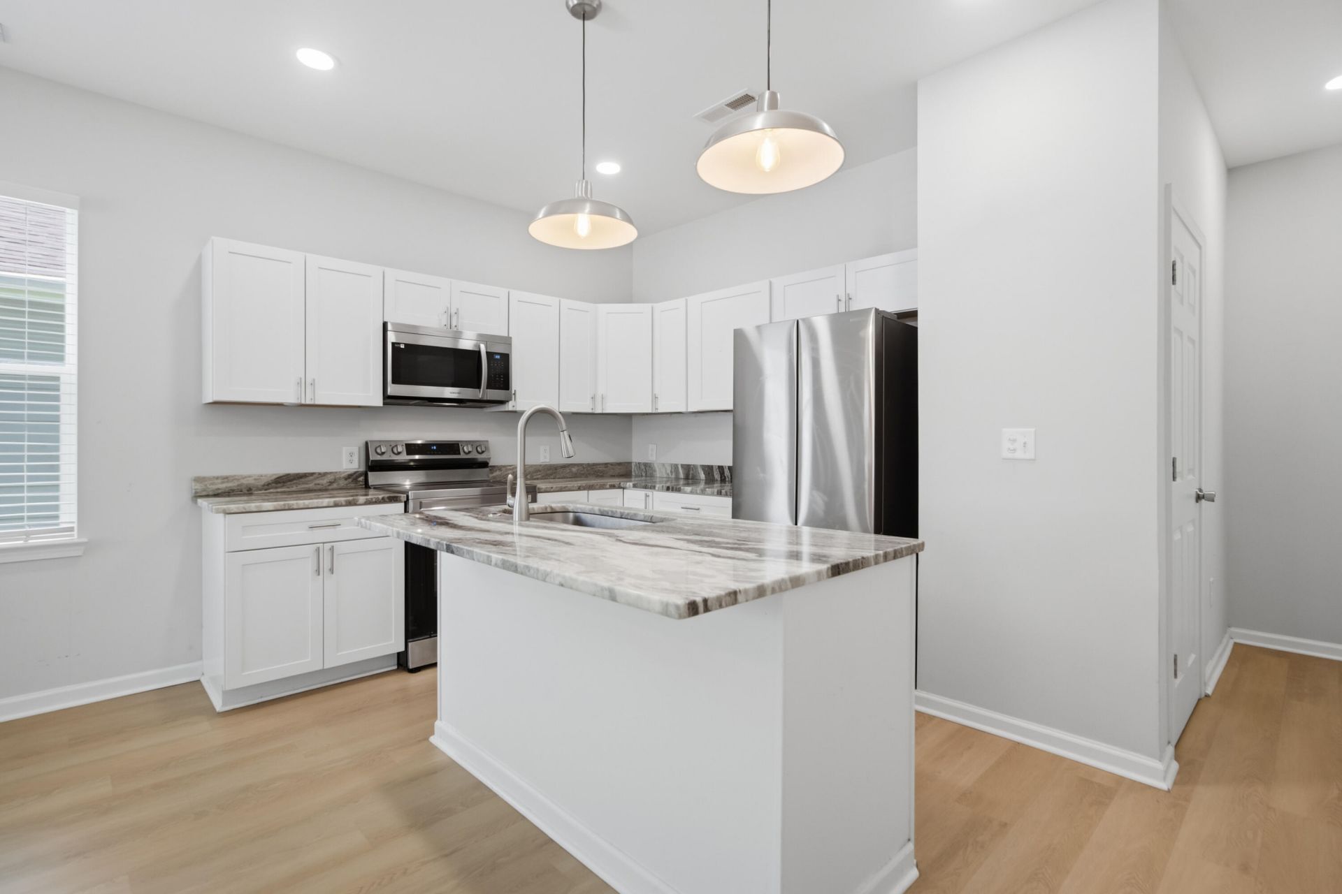 2044 Echo Avenue Photo 11