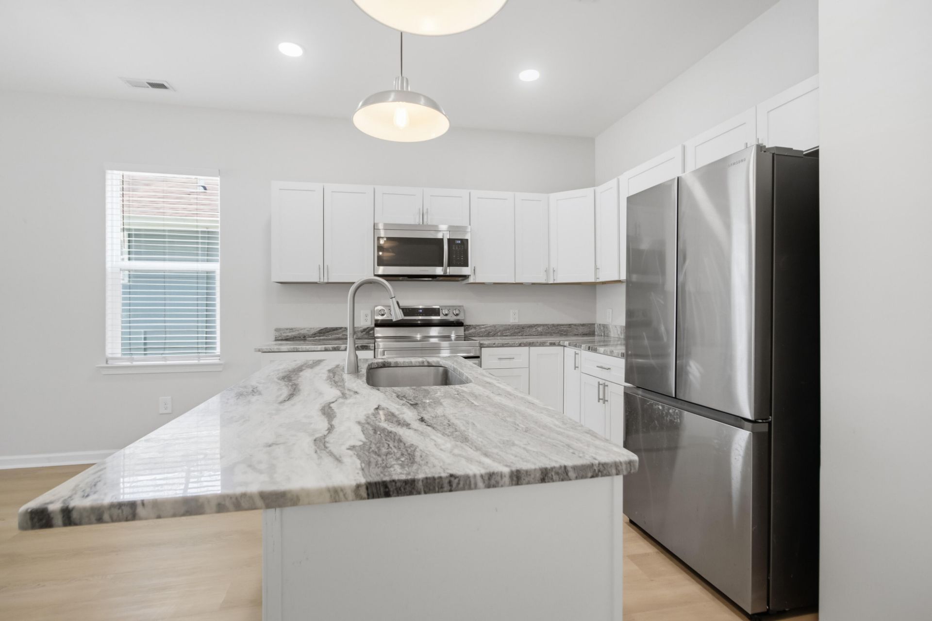 2044 Echo Avenue Photo 15