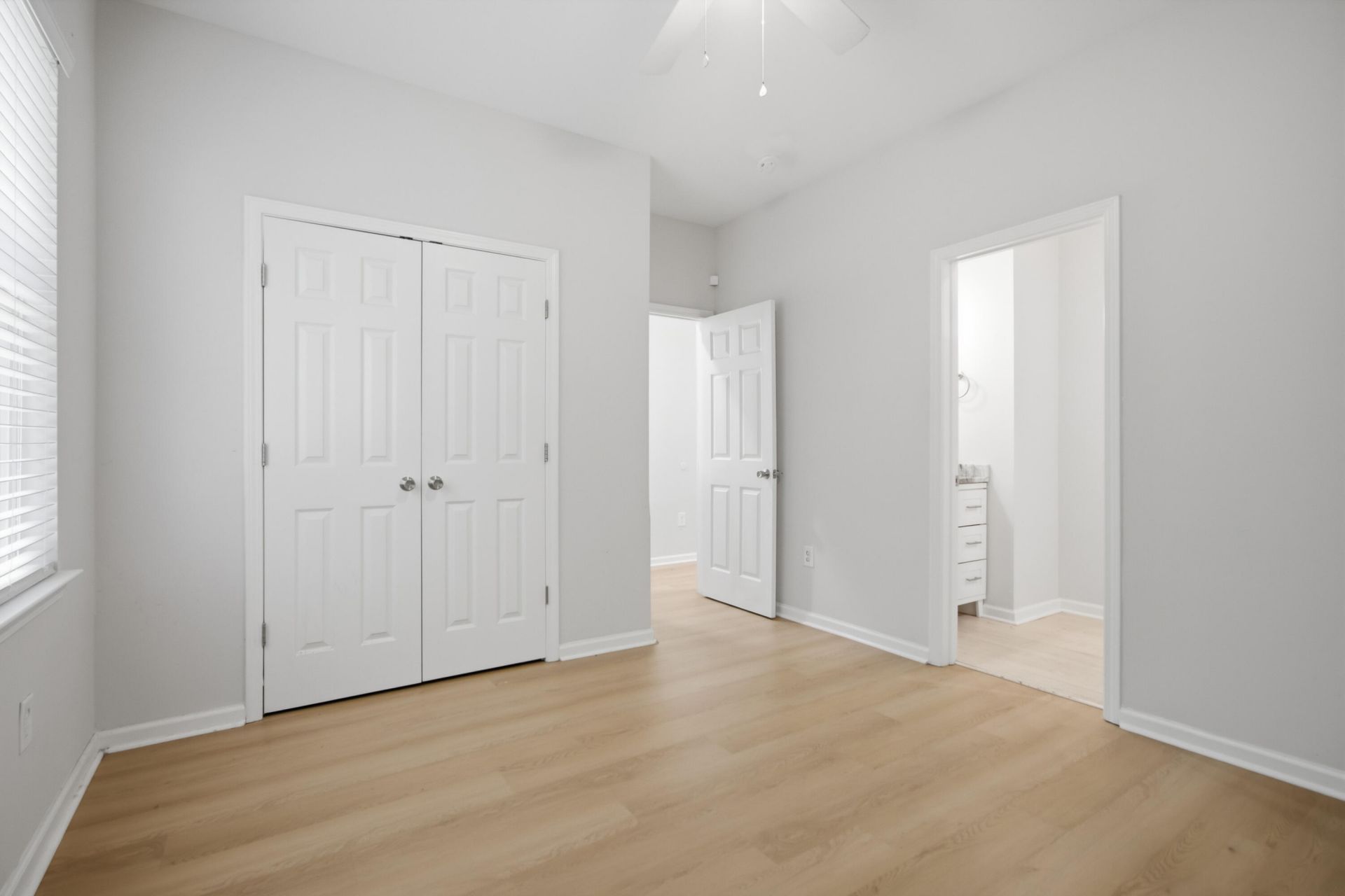 2044 Echo Avenue Photo 17