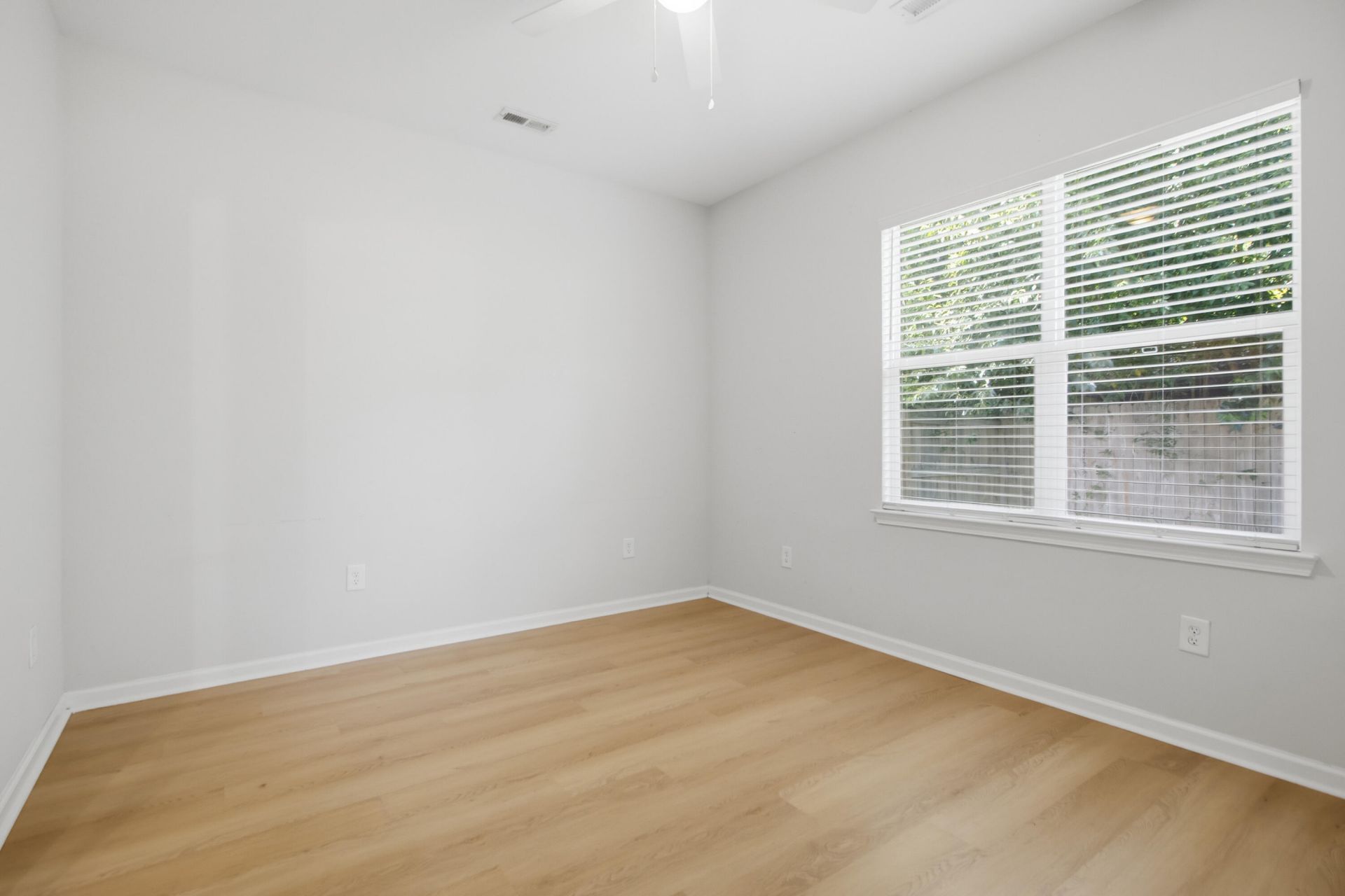 2044 Echo Avenue Photo 19