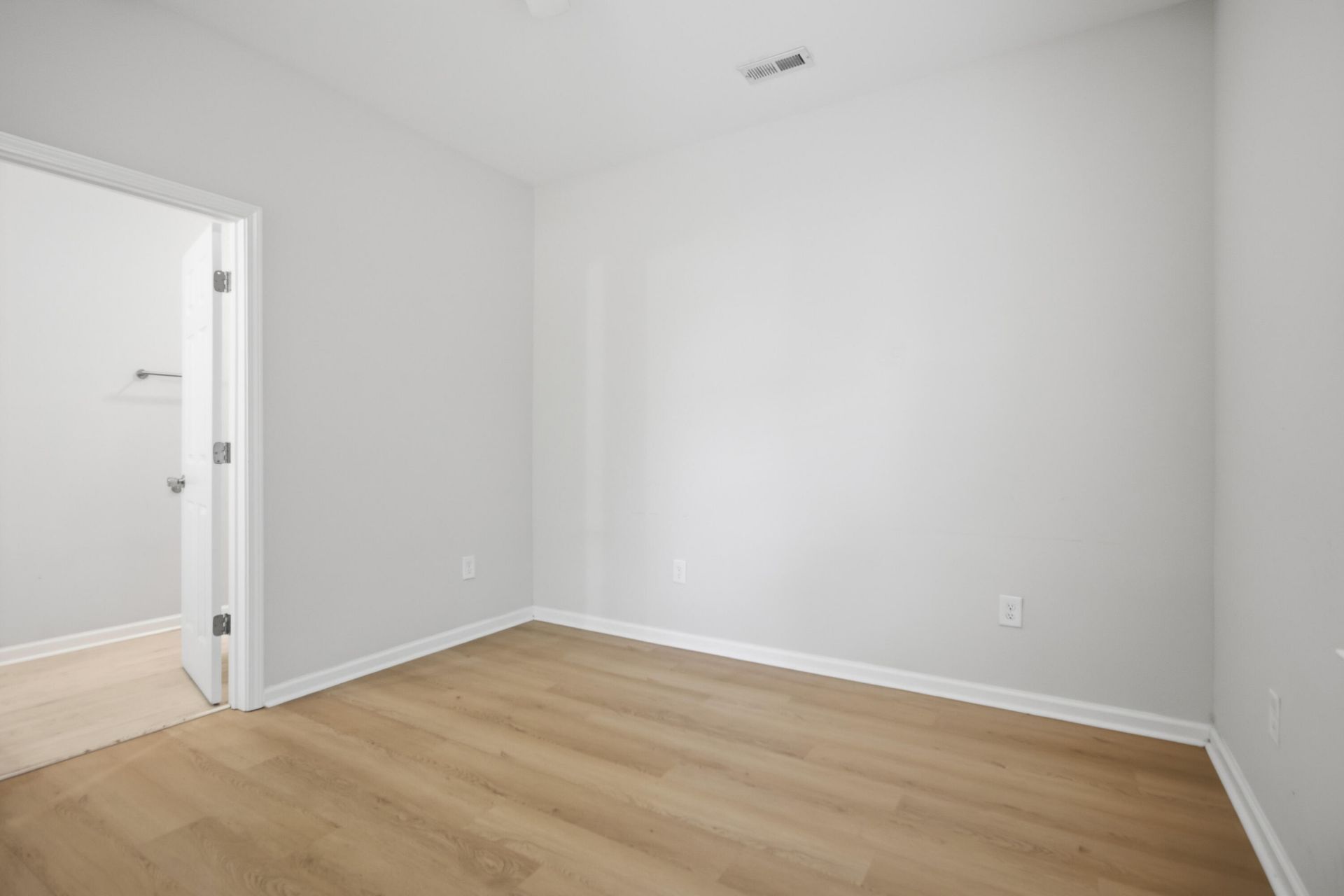 2044 Echo Avenue Photo 20