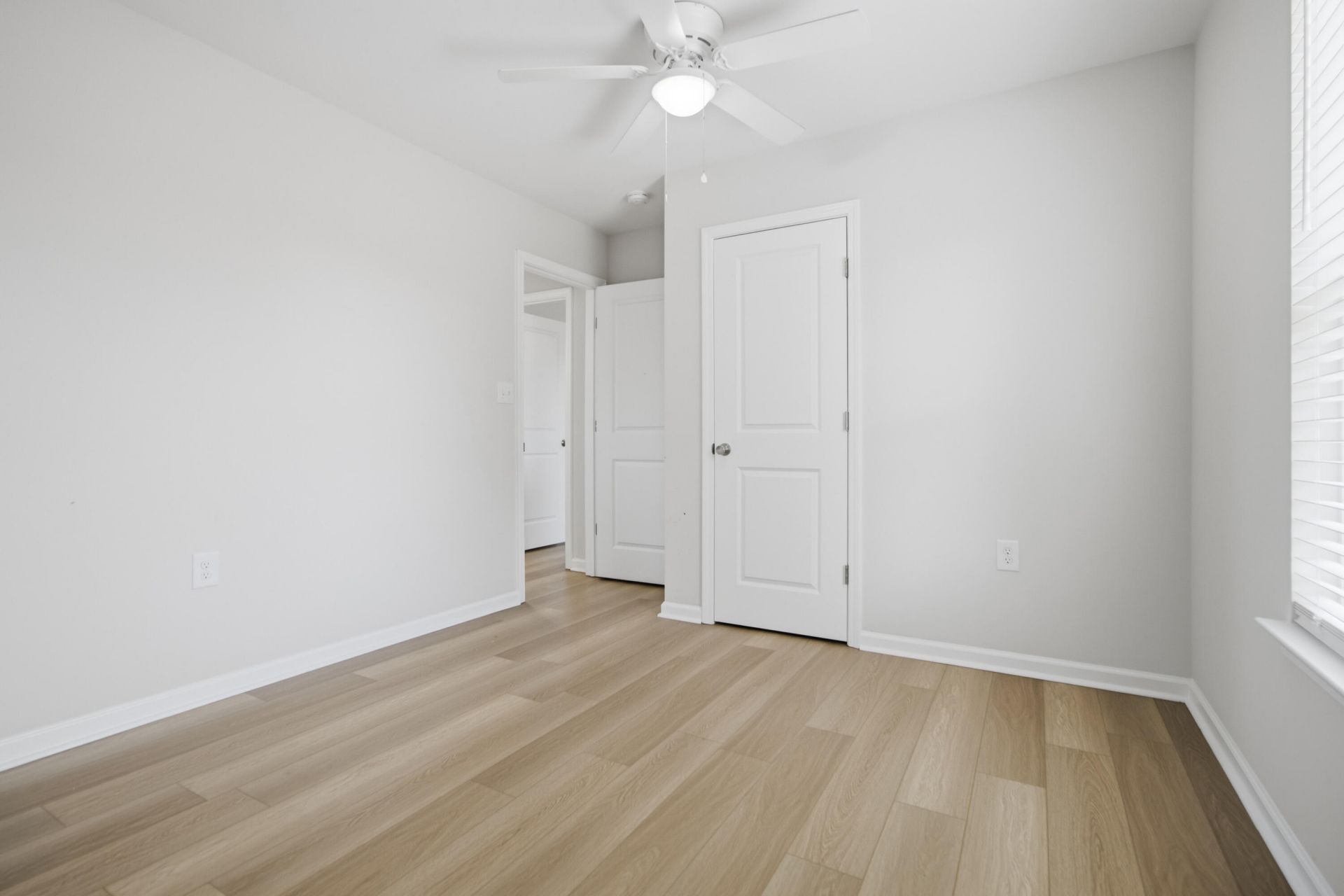 2044 Echo Avenue Photo 28