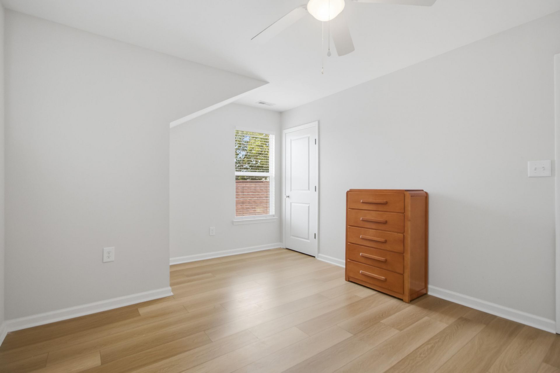 2044 Echo Avenue Photo 31