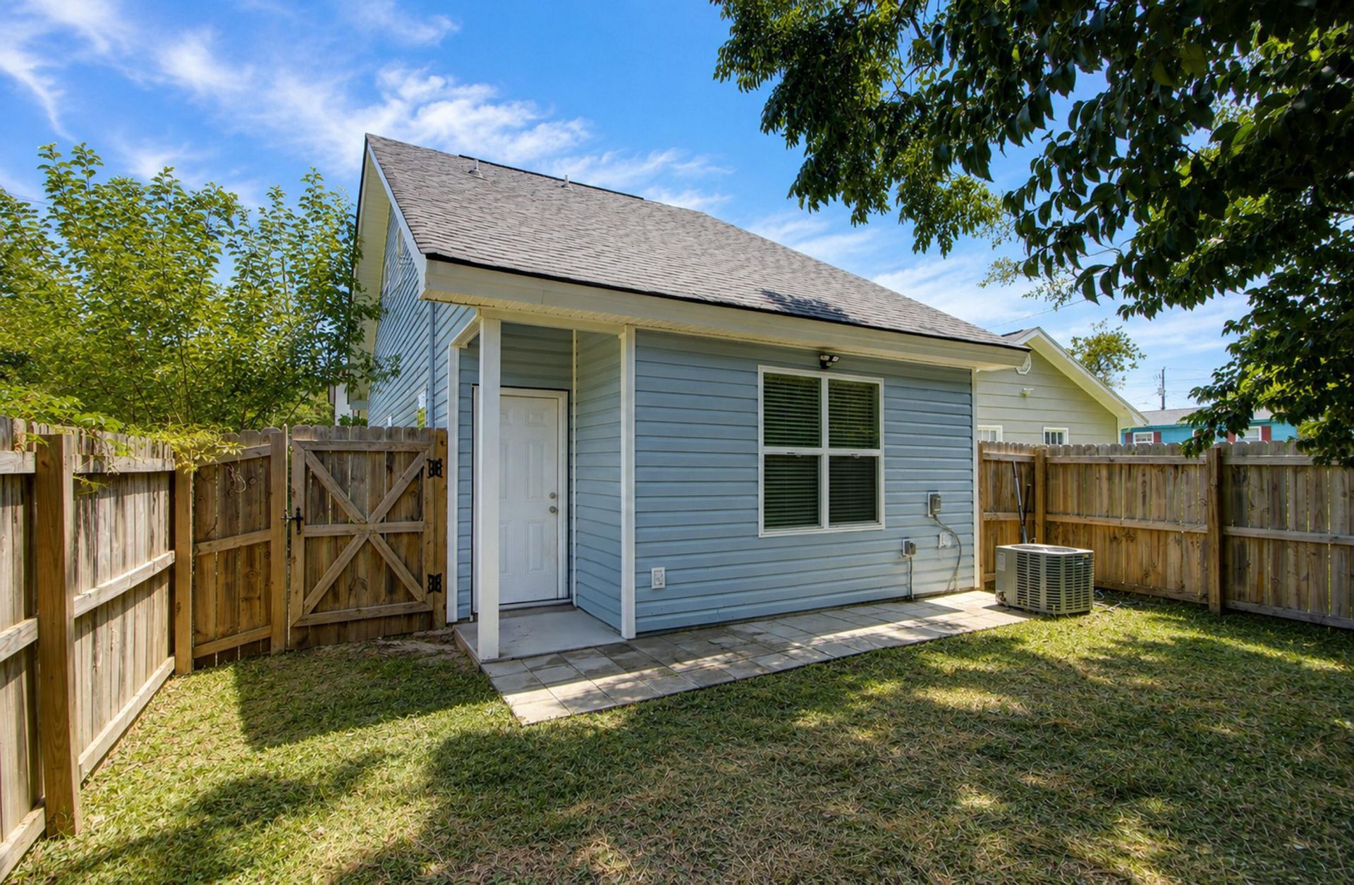 2044 Echo Avenue Photo 32