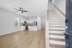 2044 Echo Avenue photo 4