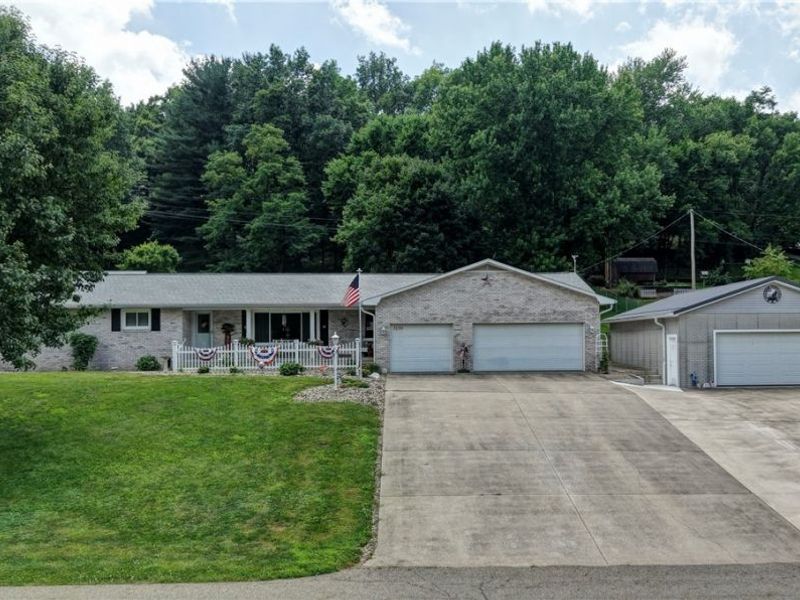 3130 Foothill Drive SE, New Philadelphia, OH 44663 Photo 2