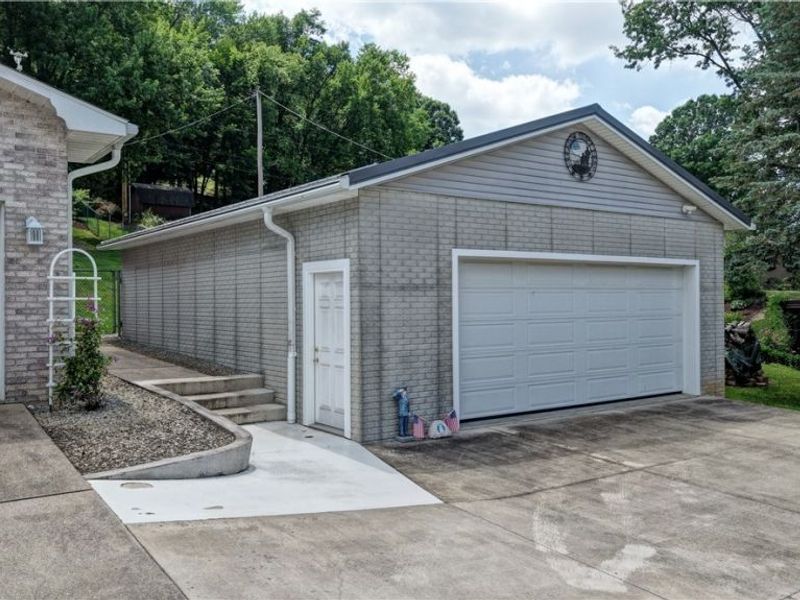 3130 Foothill Drive SE, New Philadelphia, OH 44663 Photo 3