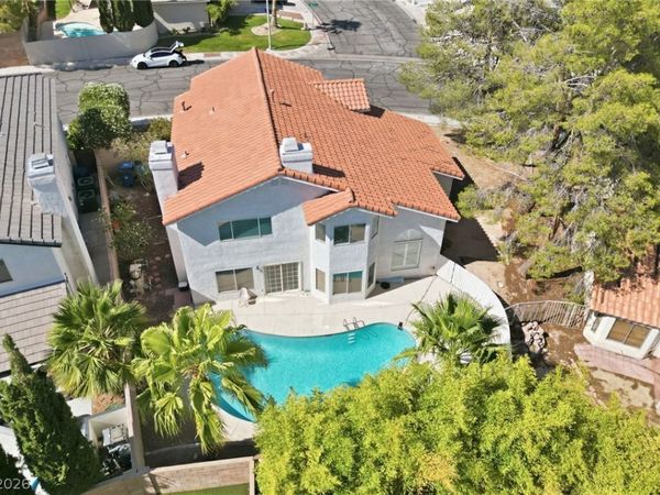 9401 Crown Vista Lane , Las Vegas, NV 89117
