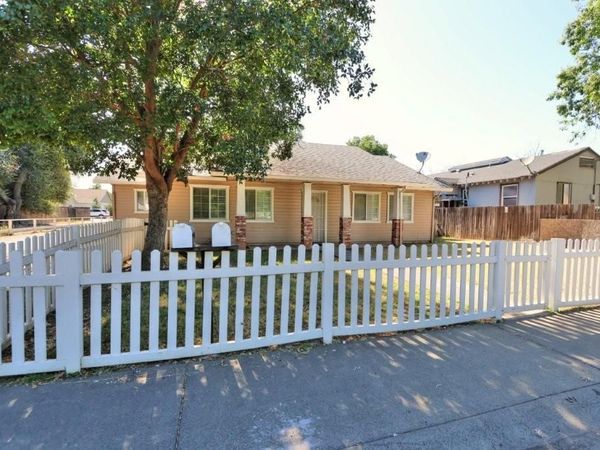 3725 Ripley St, Sacramento, CA 95838