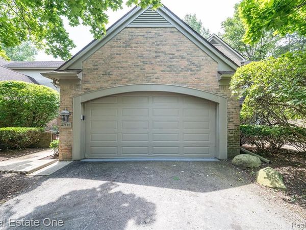 37412 Legends Trail Drive, Farmington Hills, MI 48331