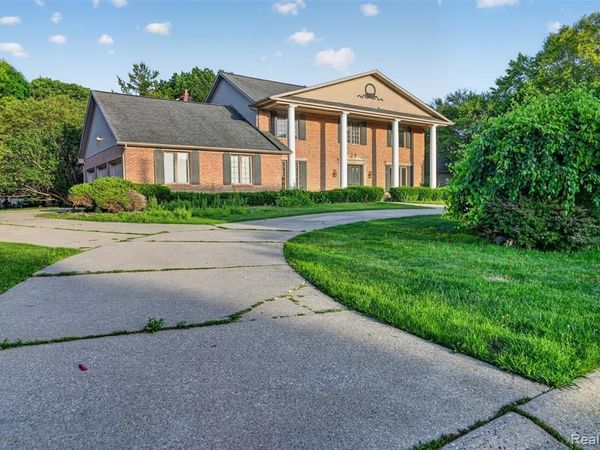 11549 Kings Coach Road, Grand Blanc, MI 48439
