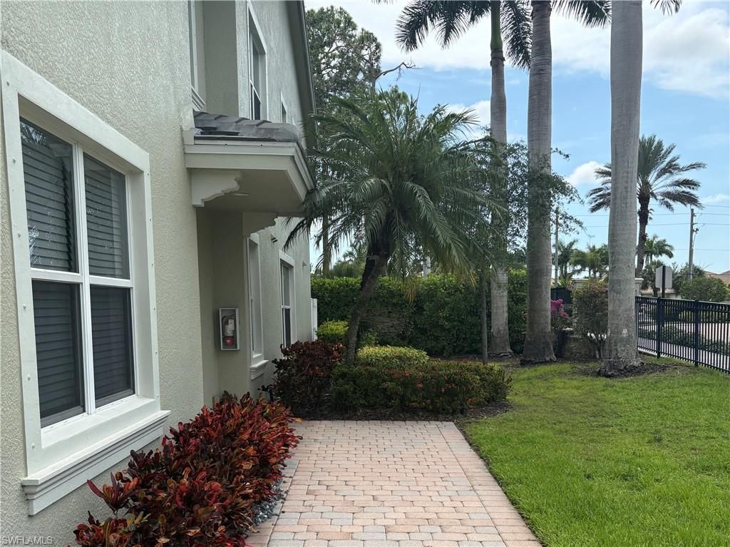 1305 Mariposa Cir, Unit 1204, Naples, FL 34105 Photo