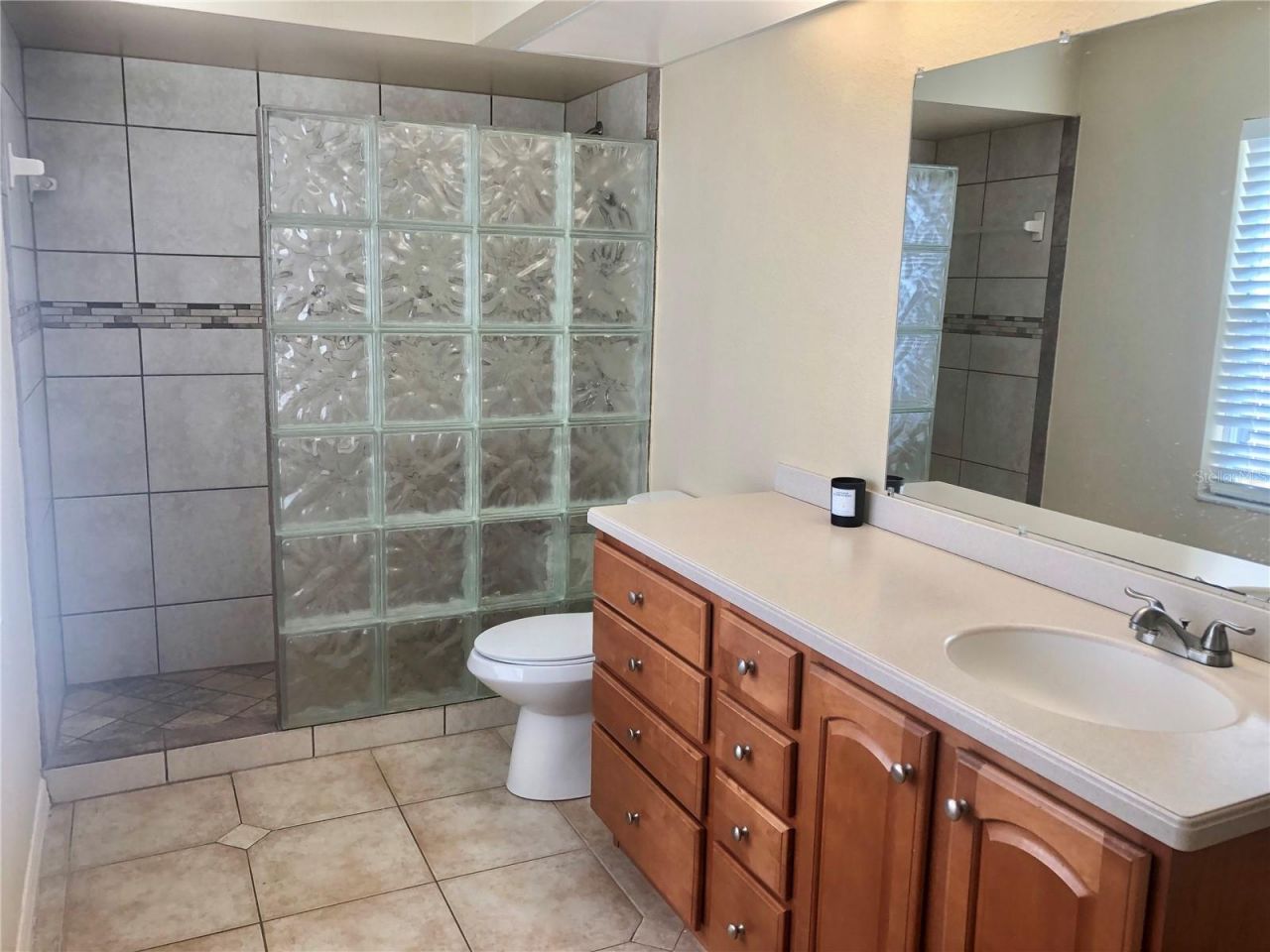 4011 72nd Avenue E, Sarasota, FL 34243 Photo