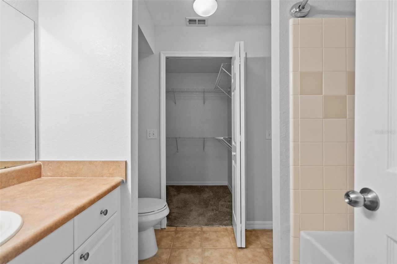 5611 Bidwell Parkway, Unit 204, Sarasota, FL 34233 Photo