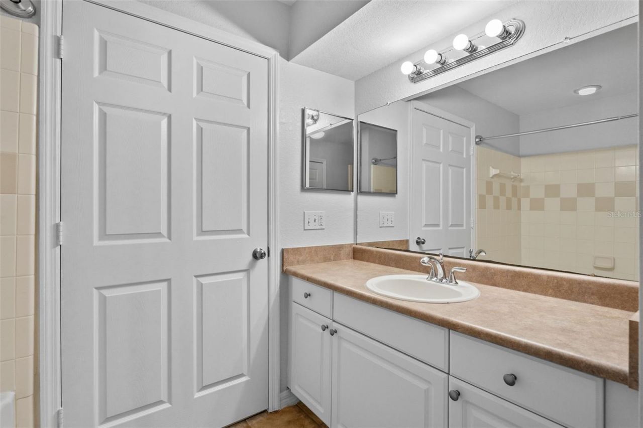 5611 Bidwell Parkway, Unit 204, Sarasota, FL 34233 Photo