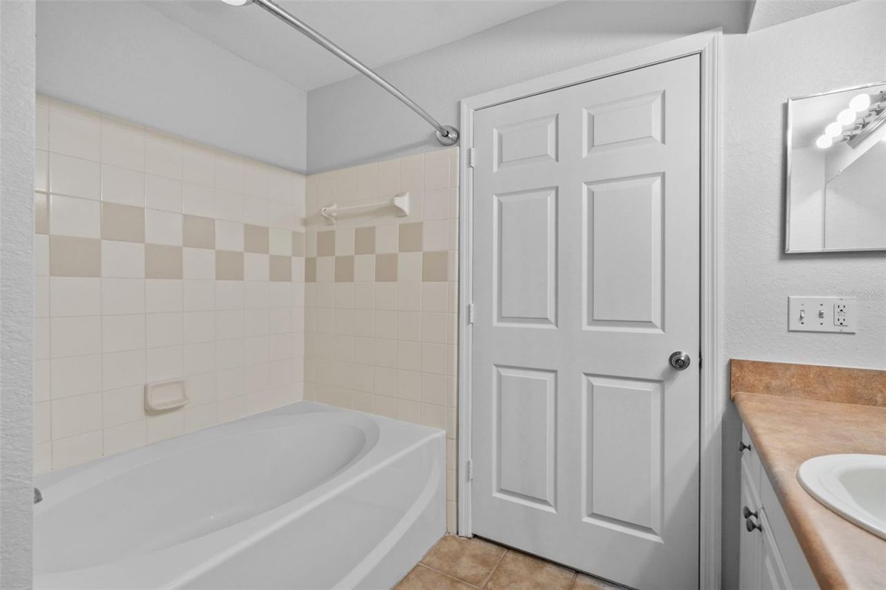 5611 Bidwell Parkway, Unit 204, Sarasota, FL 34233 Photo