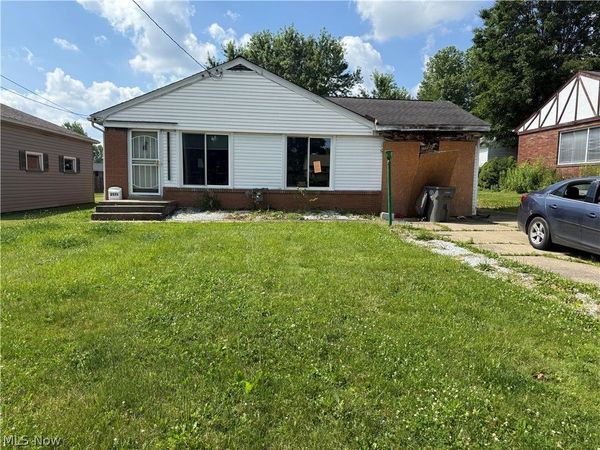 2573 San Pedro Drive , Youngstown, OH 44511