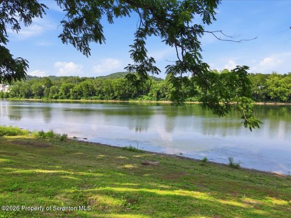 Sunset Drive, Pittston, PA 18643
