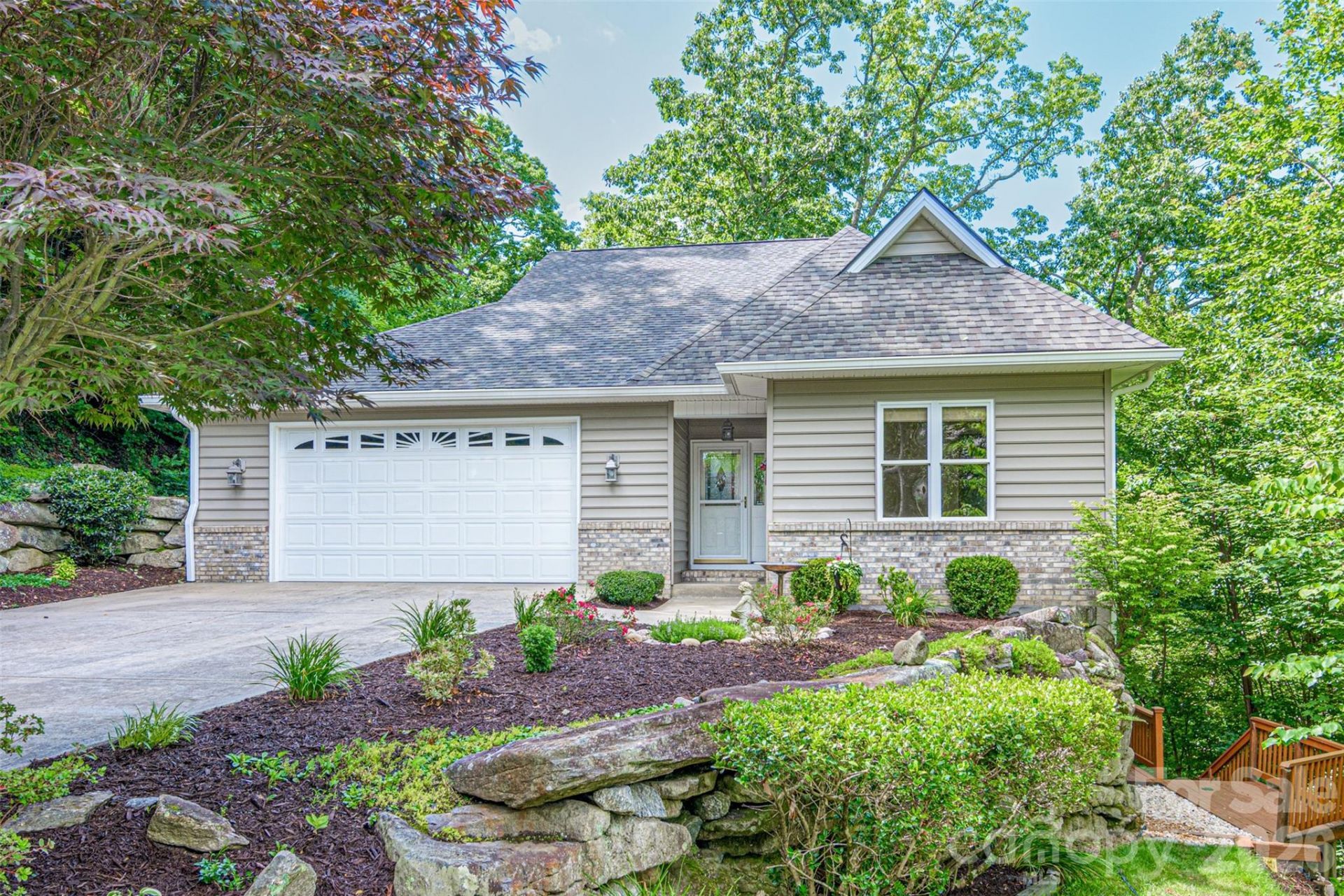 299 Carriage Summitt Way, Hendersonville, NC 28791 Main Photo