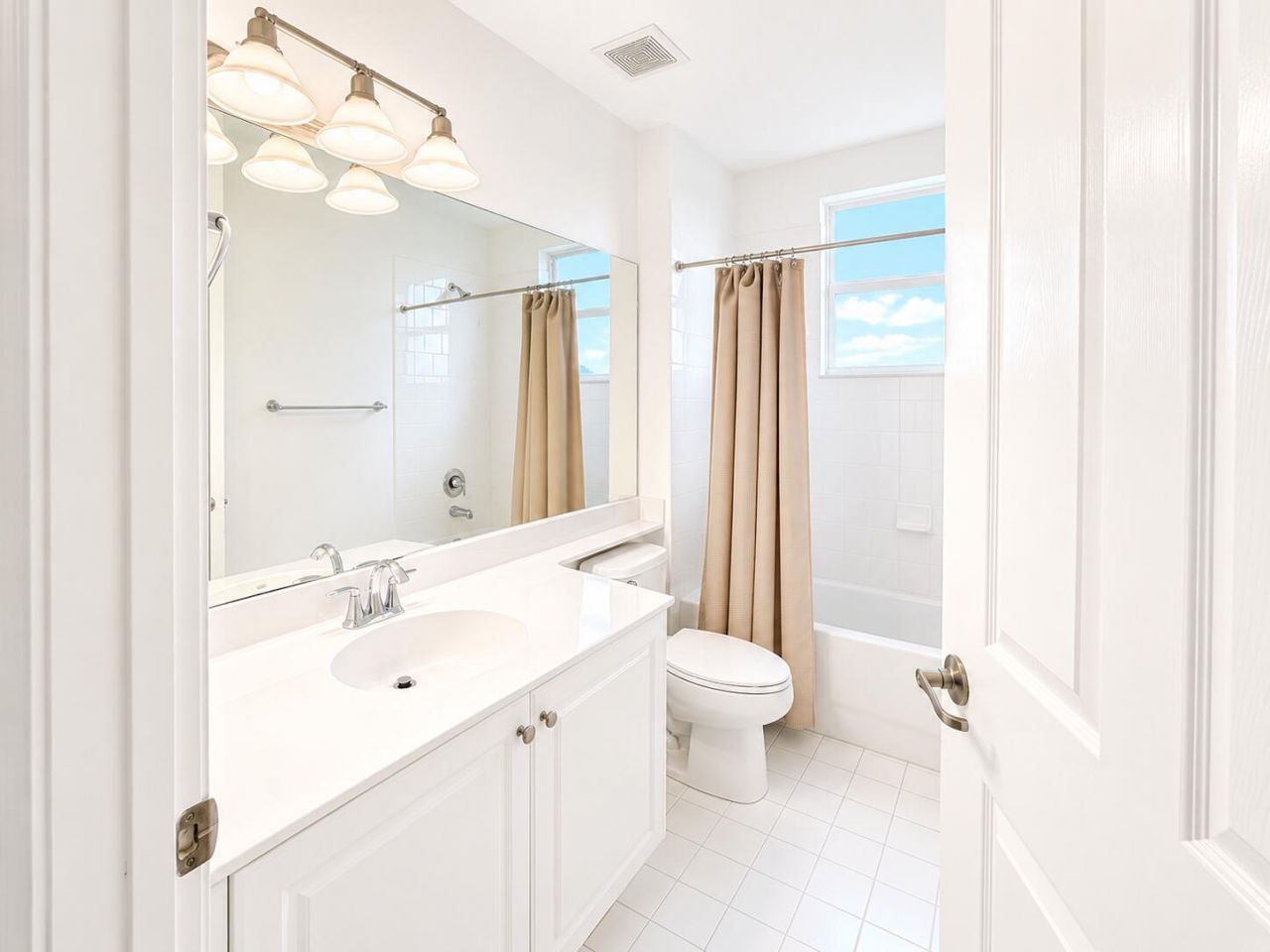 3600 Oaks Clubhouse Drive, Unit 501, Pompano Beach, FL 33069 Photo