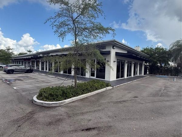 8205 NW 12th St , Doral, FL 33126