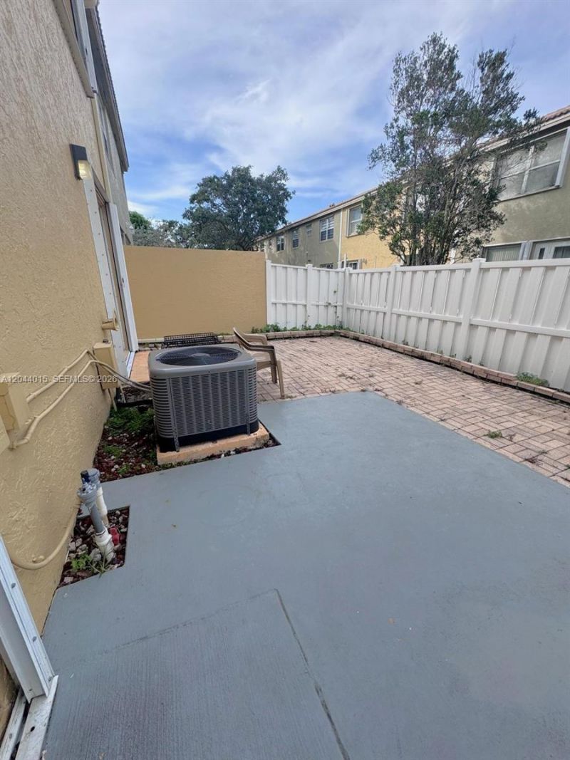 1435 NW 154th Ln , Unit -, Pembroke Pines, FL 33028 Photo