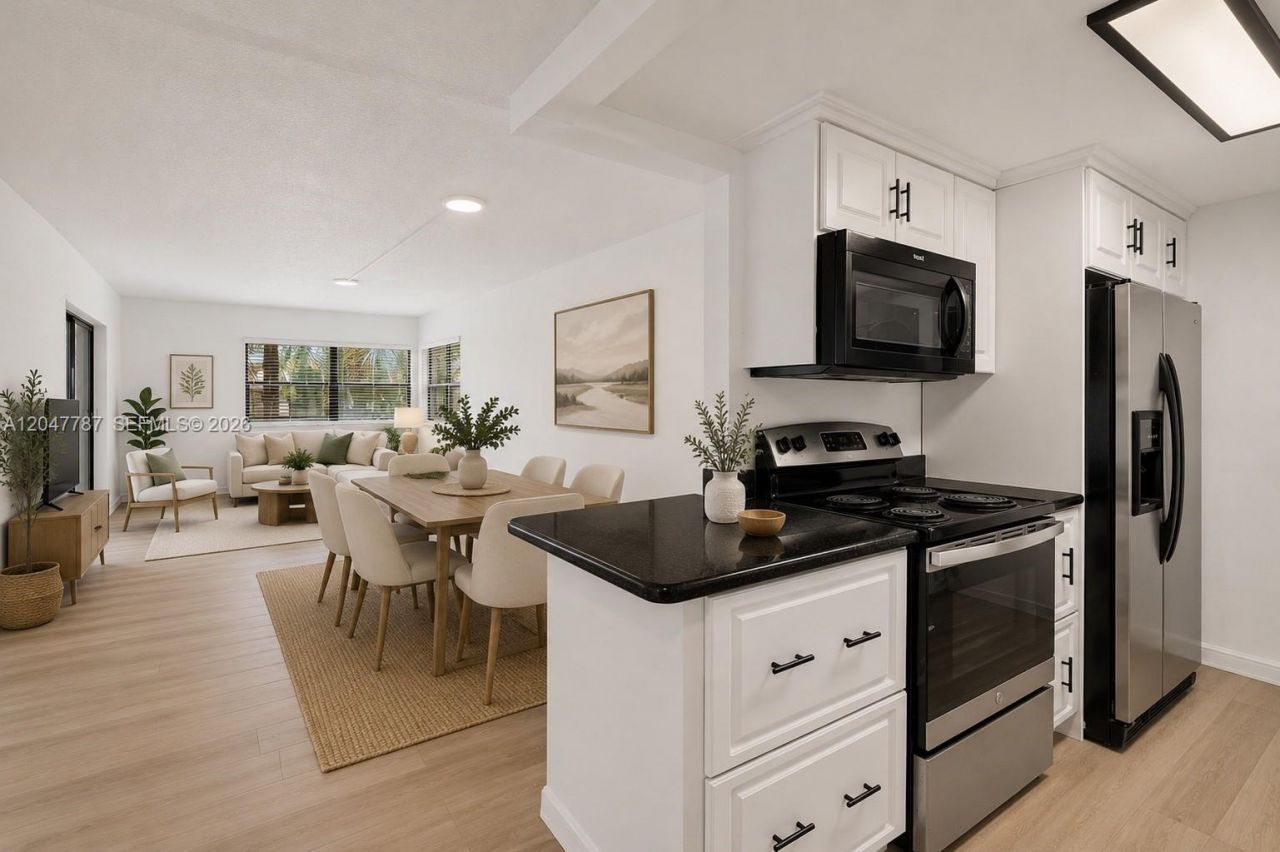 220 Lakeview Dr , Unit 210, Weston, FL 33326 Photo
