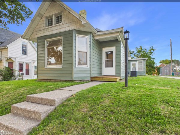 1408 Valley Street, Burlington, IA 52601