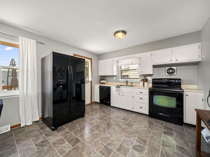 53 E Hocking Street , Canal Winchester, OH 43110 Photo 12