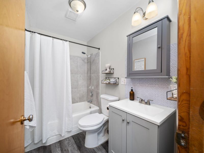 53 E Hocking Street , Canal Winchester, OH 43110 Photo 16