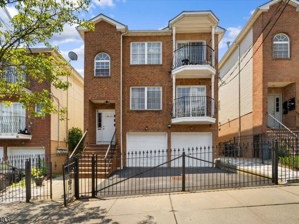49 Crawford St, Newark, NJ 07102