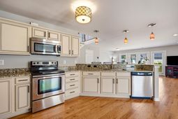 1425 Holtzman St. photo 4