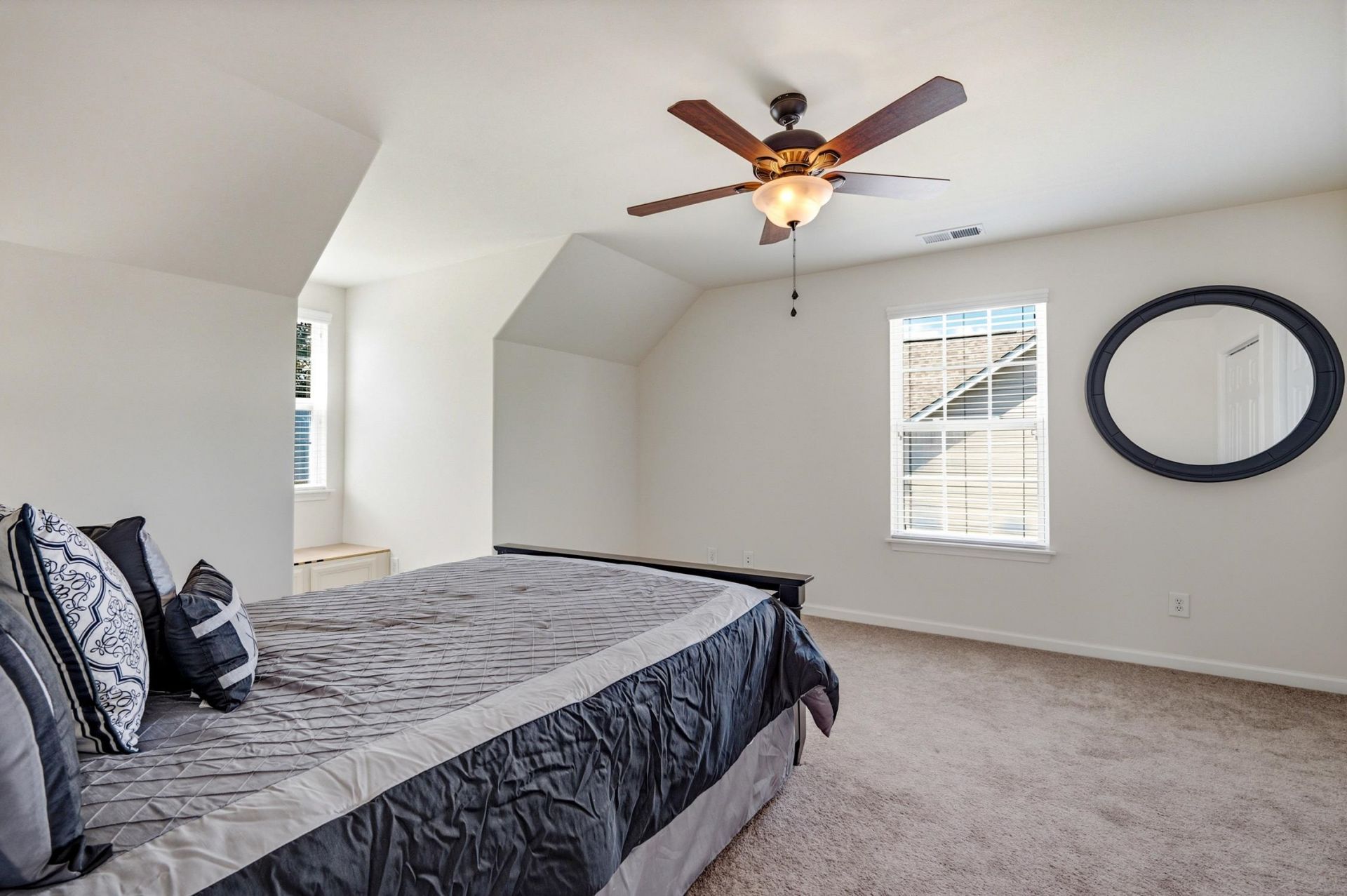 1425 Holtzman St. Photo 33