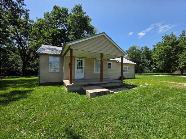 202 S 7th Street, Lacygne, KS 66040