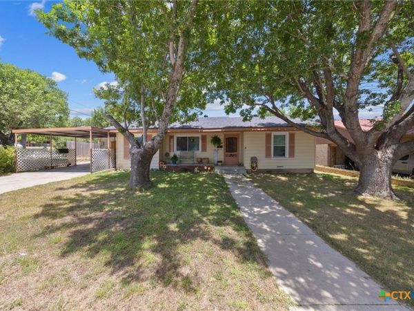 1007 W Avenue A, Lampasas, TX 76550