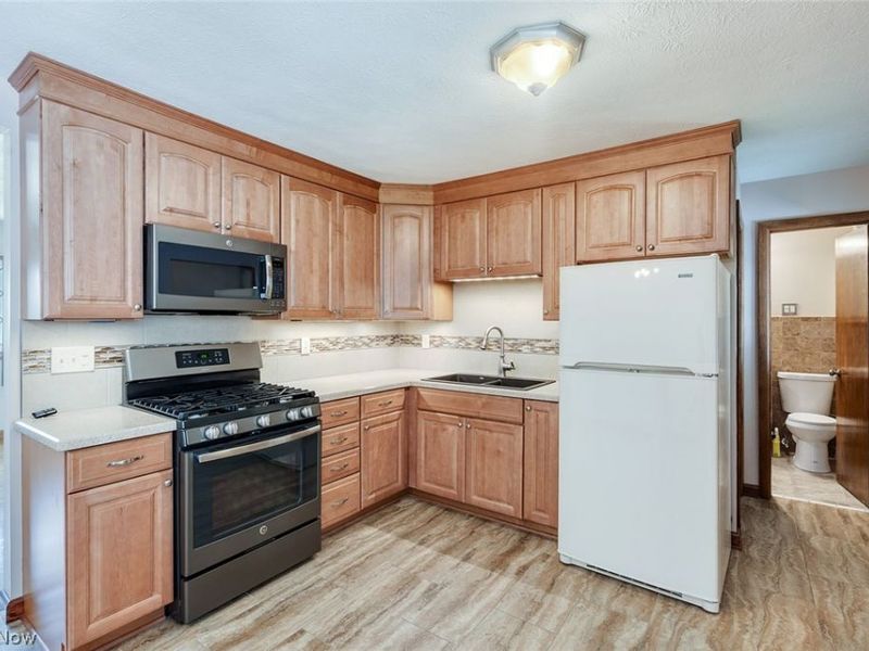 751 Dresden Drive, Hubbard, OH 44425 Photo 4