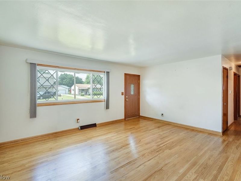 751 Dresden Drive, Hubbard, OH 44425 Photo 7