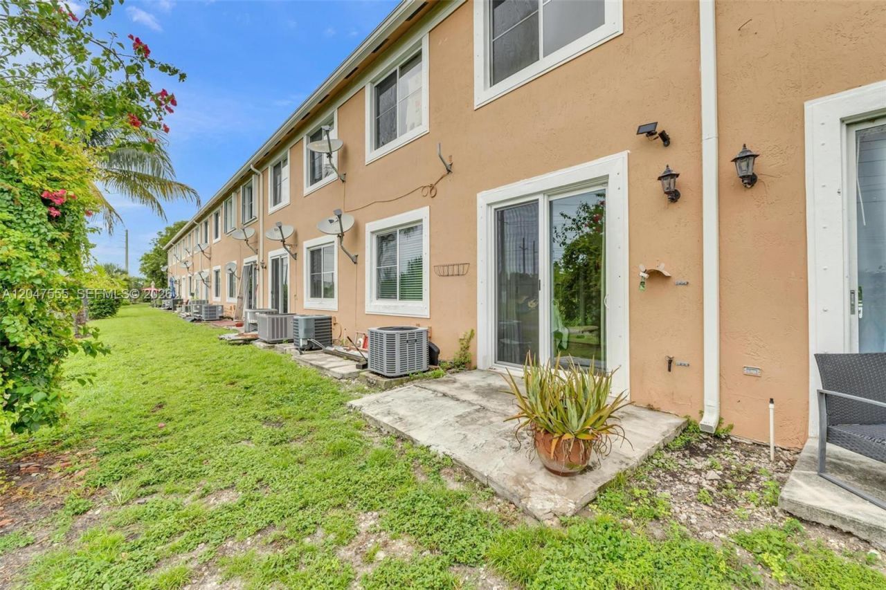 17820 NW 73rd Ave , Unit 103-1, Hialeah, FL 33015 Photo