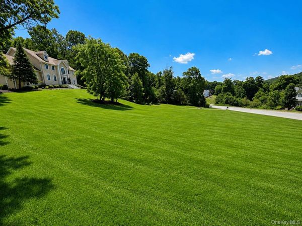 8 Brian Court, Salisbury Mills, NY 12577