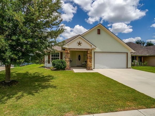 216 Lovers Path Drive, Springtown, TX 76082
